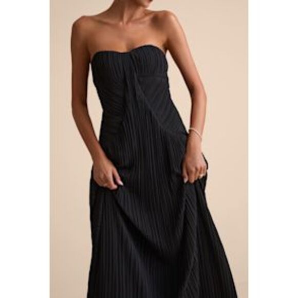 Lulus Dresses & Skirts - Lulus Narasha Pleated Strapless Maxi Dress Black Basic Sleeveless L